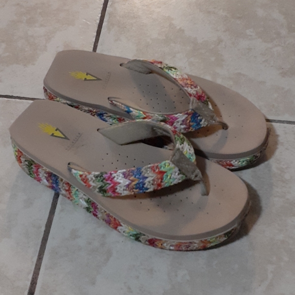 volatile flip flops size 5